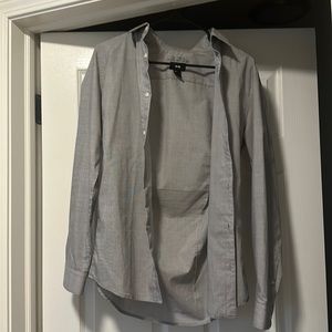 H & M slim fit size small men’s gray shirt